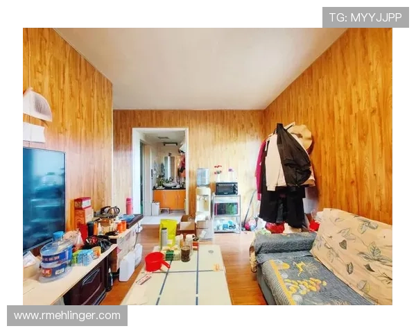 大阪刚买下比弗利山庄那栋玻璃豪宅，月供够我交十年房租